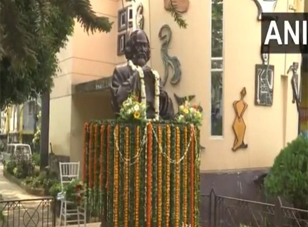 India News | West Bengal: 164th Birth Anniversary of Rabindranath Tagore Celebrated at Siliguri Municipal Corporation