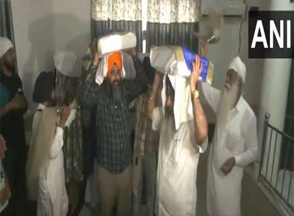 India News | Guru Granth Sahib Saroops Moved to Amritsar from Border Areas Amid India-Pakistan Tensions