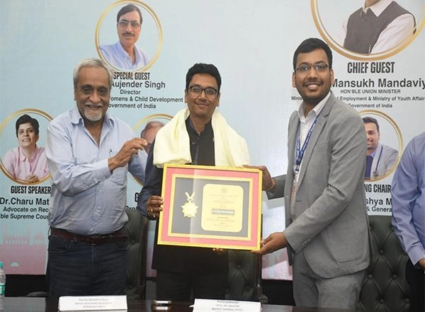 Business News | Renowned NEET Counselling Expert Anubhav Garg Felicitates Dr. B Srinivas with the Prestigious Dr. B. C. Roy Memorial Award at UDFCON-2025