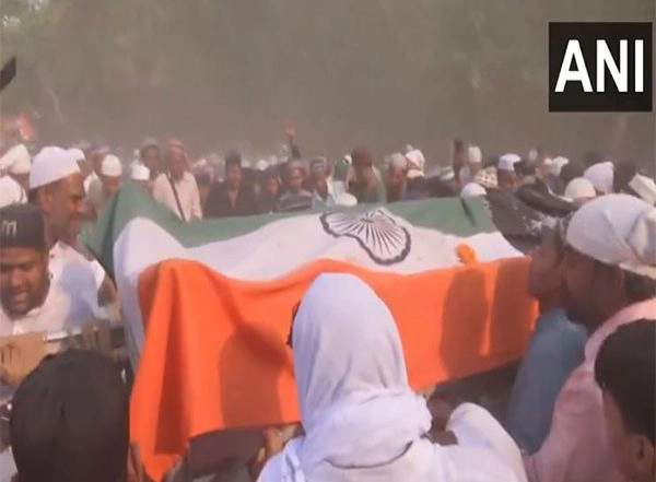 India News | Bihar: Last Rites of BSF Sub-inspector Md Imteyaz Performed in His Native Village