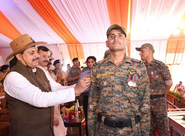 India News | MP CM Mohan Yadav Grants 'Out of Turn Promotion' to 64 CAPFs Personnels Involved in Anti-Naxal Operations