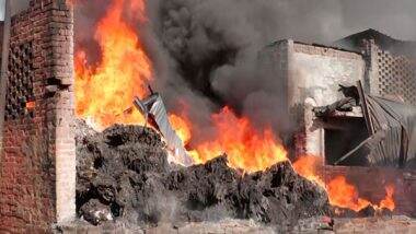 India News | UP: Fire Breaks out at Galla Mandi in Kanpur, Five People Injured