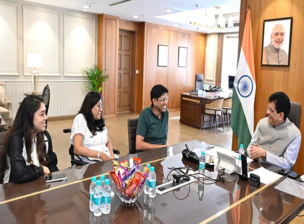 Business News | Make India a Global Hub for Eyewear Manufacturing and Exports: Piyush Goyal to Lenskart CEO