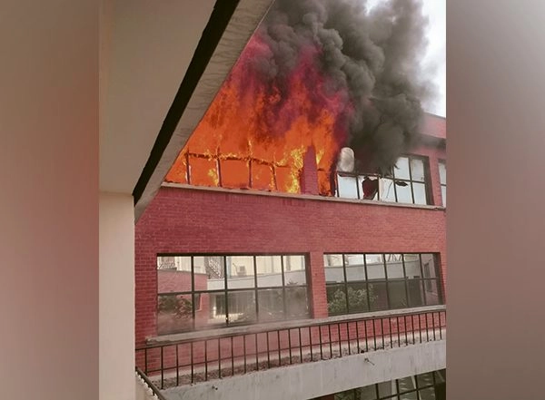India News | Delhi: Fire Breaks at GGS College Library in Pitampura