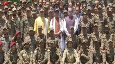 India News | Defence Minister Rajanth Singh Interacts with Soldiers in Srinagar; Lauds Their Bravery