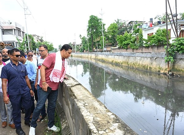 India News | Assam Minister Jayanta Mallabaruah Inspects Desiltation Works Across Guwahati