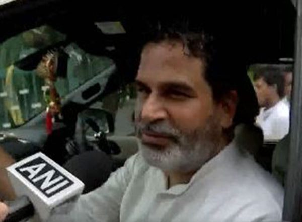 India News | Bihar: Ex Union Minister RCP Singh Joins Prashant Kishor's Party; Merges 'Aap Sabki Awaz' with Jan Suraaj Party