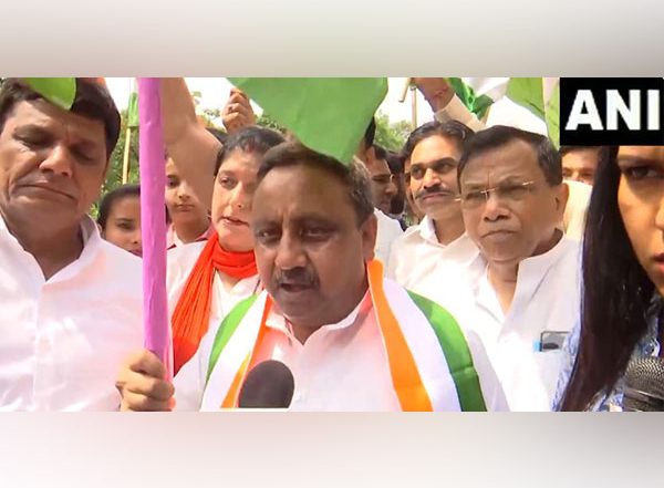 India News | BJP's Praveen Khandelwal Participates in Tiranga Yatra in Delhi's Britannia Chowk