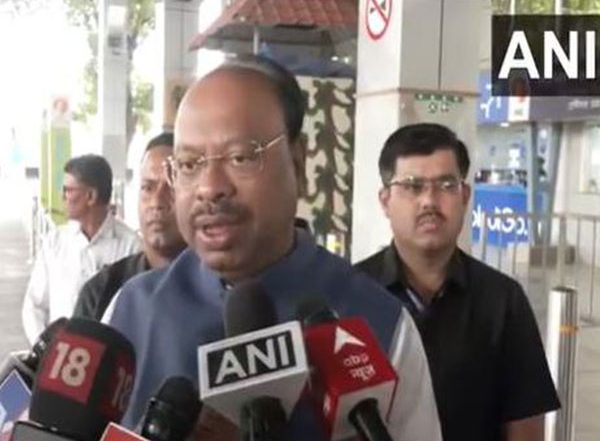 India News |  Chandrashekhar Bawankule Welcomes NCP's Chhagan Bhujbal in Maharashtra Cabinet, Calls It a Boost for Govt