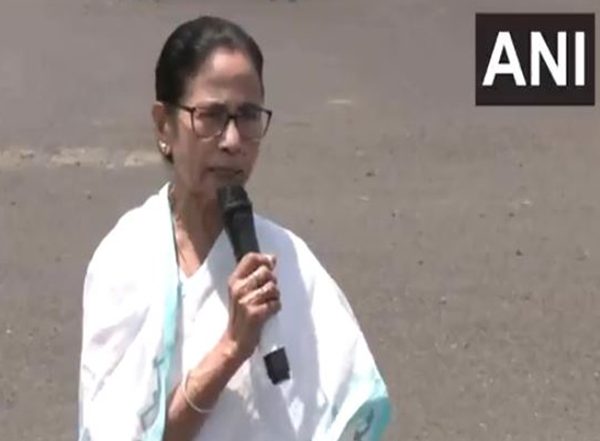 India News | WB Govt Providing Rs 1.2 Lakh Per Family Under 'Banglar Bari (Gramin)' Scheme to 12 Lakh Families: CM