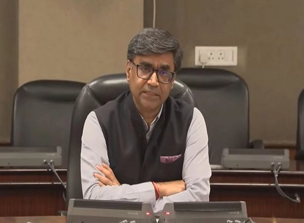 World News | Foreign Secy Misri Briefs All-party Delegations Visiting Partner Countries to Highlight India's Fight Against Terrorism