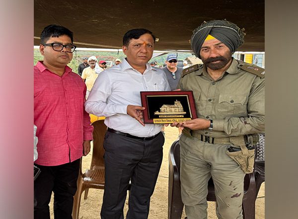 Entertainment News | MDDA VP Tiwari Meets with Sunny Deol on Sets of 'Border 2' in Dehradun