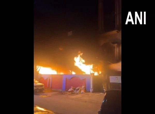 India News | Delhi: Major Fire Breaks out at School in Nirman Vihar Colony, No Casualties Reported