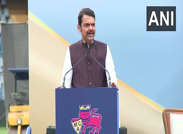 India News | Maharashtra CM Fadnavis Announces Rs 5 Lakh Financial Assistance for Victims of Kalyan Building Collapse Incident