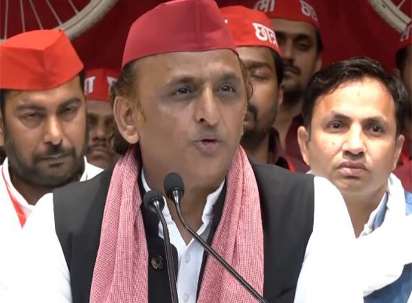 India News | SP Chief Akhliesh Yadav Urges Government to Act Swiftly After Spur in COVID Cases Reported