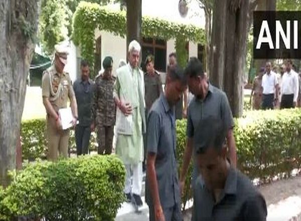 India News | JK: LG Manoj Sinha Visits Poonch, Meets Indian Army and BSF Personnel