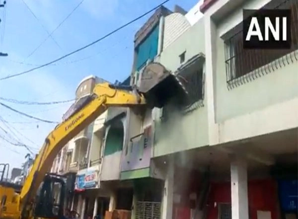 India News | MP: District Administration Removes Illegal Encroachment in Ujjain's Begum Bagh Locality
