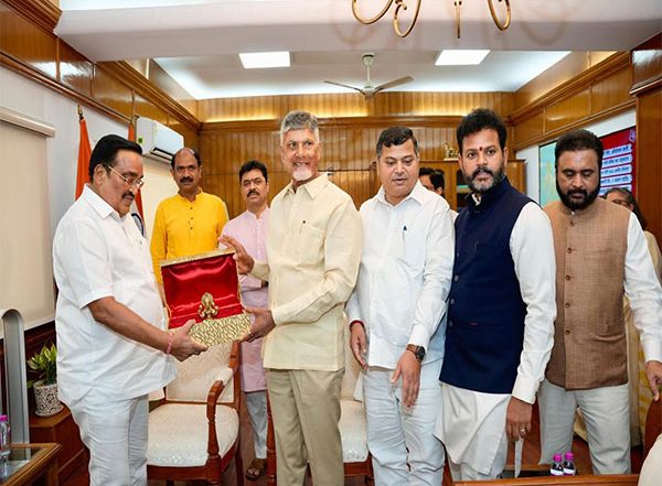 India News | Delhi: Andhra Pradesh CM Chandrababu Naidu Submits River-linking Proposal to Union Jal Shakti Minister