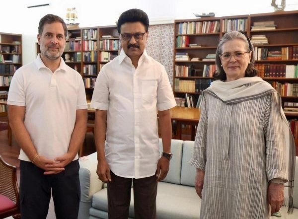 India News | TN CM Stalin Meets Sonia Gandhi, Rahul Gandhi Ahead of NITI Aayog Meet in Delhi