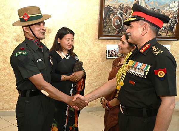 India News | COAS Gen Upendra Dwivedi Honours Gallantry Awardees at Defence Investiture Ceremony in Delhi