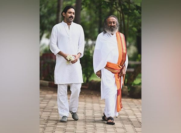 Entertainment News | Vikrant Massey Begins Prep for His Role of Sri Sri Ravi Shankar in Film 'White', Shares Picture with Spiritual Leader