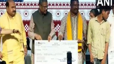 India News | Odisha: Dharmendra Pradhan Disburses Financial Aid to Kendu Leaf Workers in Sambhalpur