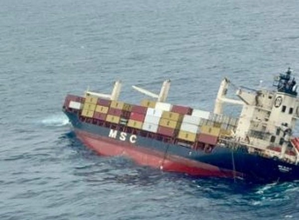 India News | 21 Crew Rescued After Liberian Container Ship Tilts off Kochi Coast