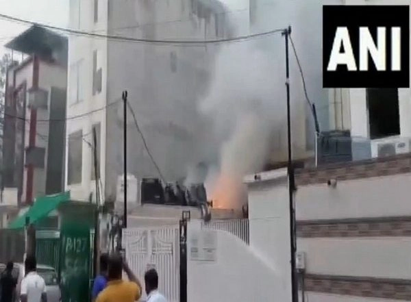 India News | UP: Fire Breaks out at Parking of Private Company in Noida