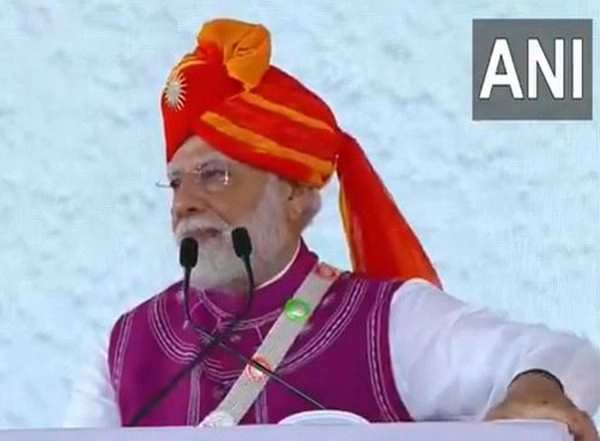 India News | PM Modi Flags off Modern Railway Engine D-9, Manufactured in Dahod