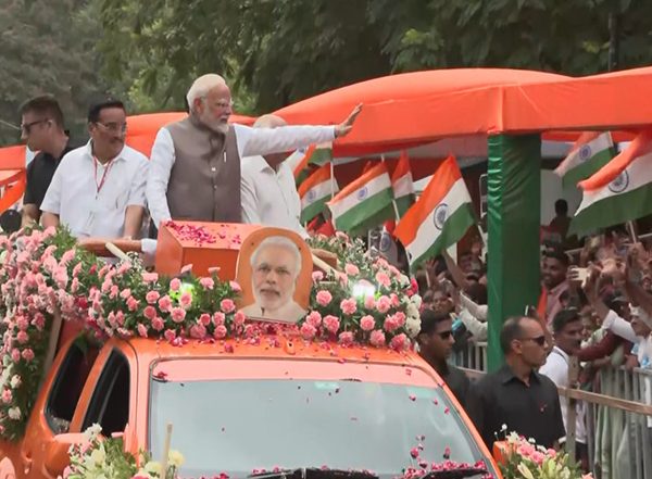 India News | Gandhinagar Resonates with Patriotic Fervour During Sindoor Sanman Yatra, PM Modi Receives Grand Welcome