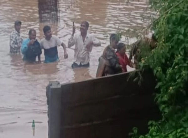 India News | Maharashtra: Army Launches Humanitarian Aid and Disaster Relief Operations in Ahilyanagar After Flooding