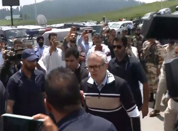 India News | J-K : CM Omar Abdullah Arrives at Gulmarg Club for High-level Government Meeting