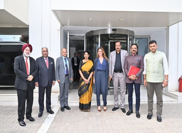 World News | All-Party Delegation Led by DMK MP Kanimozhi Interacts with Editorial Board of Athens-based Newspaper