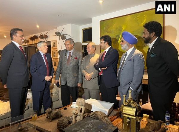 World News | Congress MP Shashi Tharoor Meets Former Colombian President Cesar Augusto Gaviria Trujillo
