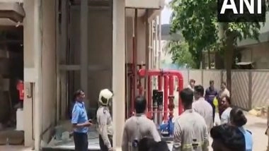 India News | Mumbai: 1 Dead, Another Injured After Car Parking Lift Collapses in Borivali West Area
