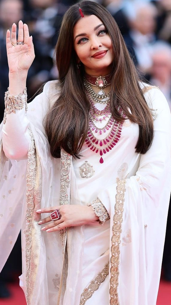 Aishwarya Rai Bachchan Exudes Royal Grace at Cannes 2025 in Ivory Saree With Sindoor