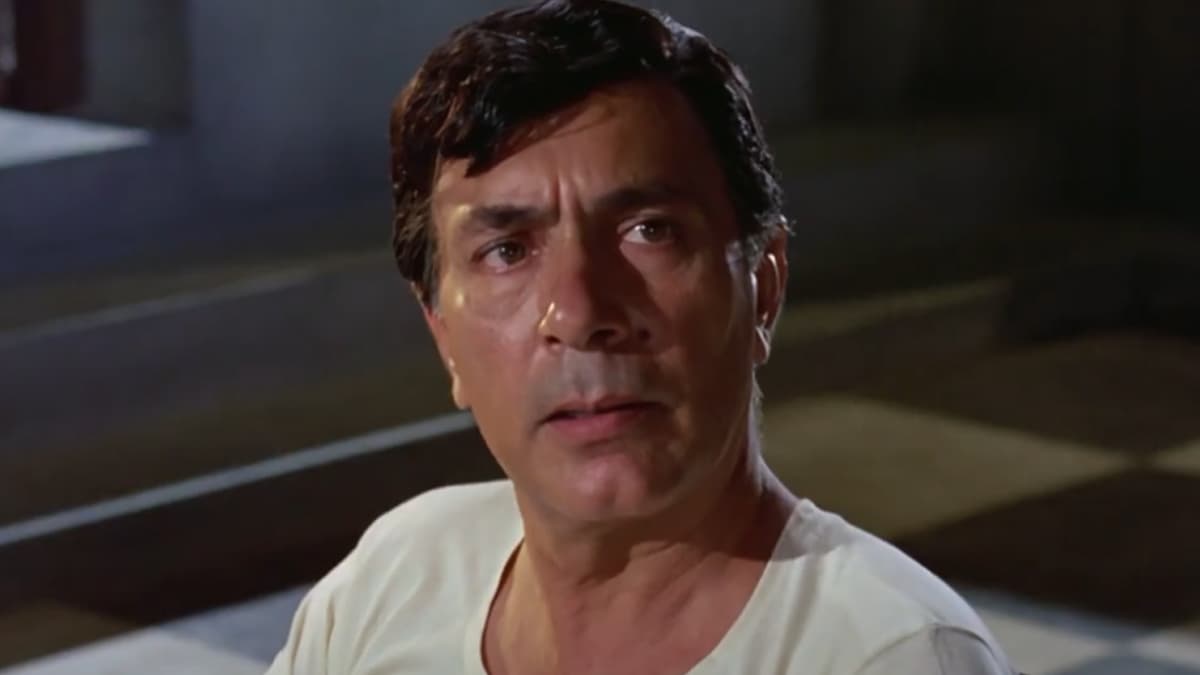 Legendary Indian actor known for his realistic performances in classics like 'Do Bigha Zamin.' Legendary Indian actor known for his realistic performances in classics like 'Do Bigha Zamin.'
