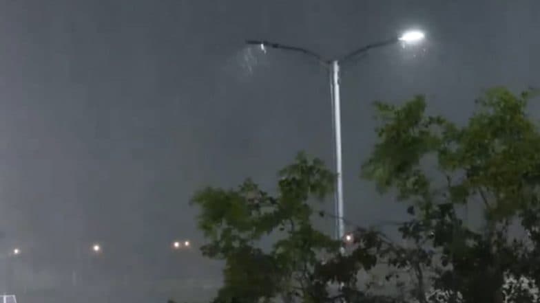 Bhubaneswar Rains: Heavy Rainfall Lashes Several Parts of Odisha's Capital City, Fire Services Cut Uprooted Trees and Clear Road (See Pics and Videos)
