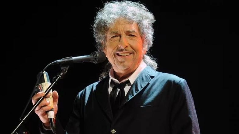 Music Legend Bob Dylan Performs &lsquo;Mr. Tambourine Man&rsquo; Live After More Than a Decade at Willie Nelson&rsquo;s &lsquo;Outlaw Music Festival Tour&rsquo;