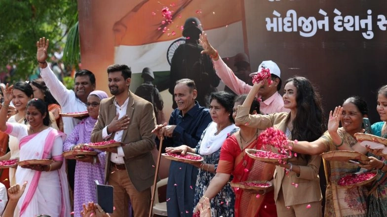 Colonel Sofiya Qureshi’s Family Members Welcome PM Narendra Modi During His Roadshow in Gujarat’s Vadodara, Visuals Go Viral