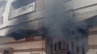 Hyderabad Fire: Blaze Erupts at 3-Storey Building in Mailardevpally; 50 People Rescued (Watch Videos)