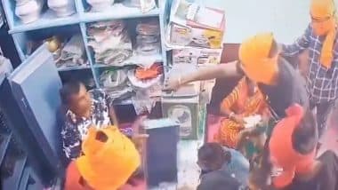 Robbery Caught on Camera in Muzaffarpur: Armed Gang Loots Jewellery Store in Broad Daylight, Escapes on Bikes; Video Surfaces
