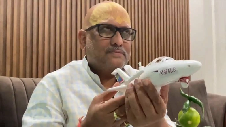 UP Congress Chief Ajay Rai Booked for ‘Nimbu-Mirchi’ Jibe on Rafale, Accused of Insulting Armed Forces (Watch Video)