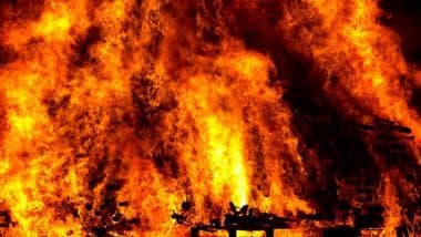 Hyderabad Fire: Blaze Erupts in Building at Gulzar House Near Charminar, 11 Fire Tenders Rushed to Spot