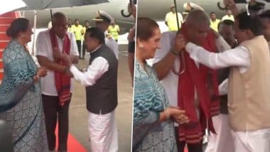 Jagdeep Dhankhar Pulls Wife Under Same Umbrella Amid Rain at Goa’s Dabolim Airport, Video of Vice President’s Adorable Gesture Goes Viral