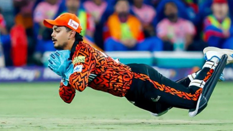 Ishan Kishan Takes Superb Diving Catch of Pat Cummins’ Delivery To Dismiss Abhishek Porel During SRH vs DC IPL 2025 Match (Watch Video)