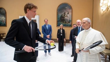 Jannik Sinner Meets ‘Tennis Fan’ Pope Leo XIV on Italian Open 2025 Off-Day, World No 1 Star Gifts Bishop of Rome a Racquet (Watch Video)