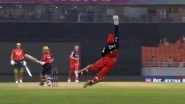 Jitesh Sharma Pulls Off a One-Handed Blinder To Dismiss Azmatullah Omarzai During PBKS vs RCB IPL 2025 Match (Watch Video)