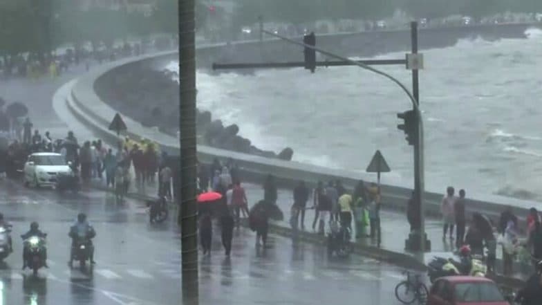 Mumbai Rains: Mumbaikars Wake Up to Rainy Sunday Following Heavy Overnight Rain and Thunderstorms, IMD Issues Yellow Alert for Today (See Pics)