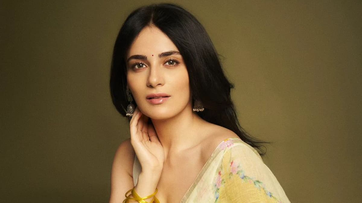 Indian actress who transitioned from television to critically acclaimed film roles in Bollywood. Indian actress who transitioned from television to critically acclaimed film roles in Bollywood.